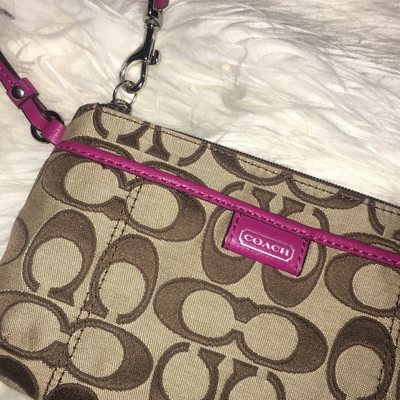 Coach Clutch - Picture 2 of 3